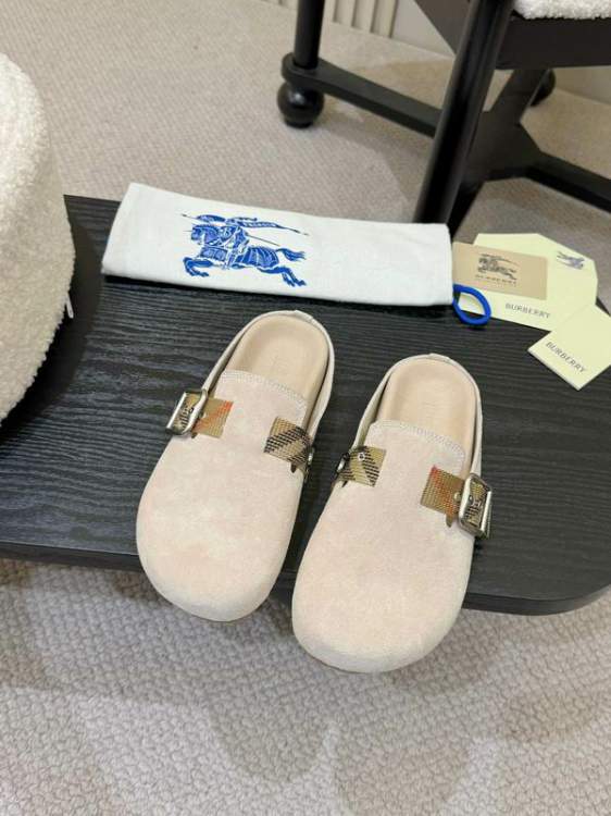 Picture of Burberry Shoes _SKUBurberrysz35-45GDT08011853